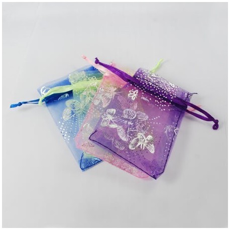 Bolsas de organzade colores con mariposas plateadas